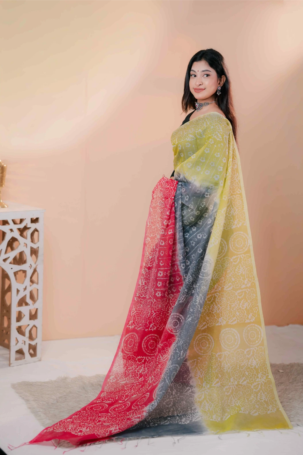 Oitijhyo Semi Muslin Batik Saree, product code A-05, 14.5 hat traditional batik saree with attached blouse piece